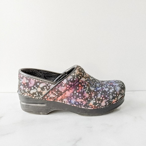 Dansko Shoes - DANSKO nursing clog leather black splatter print